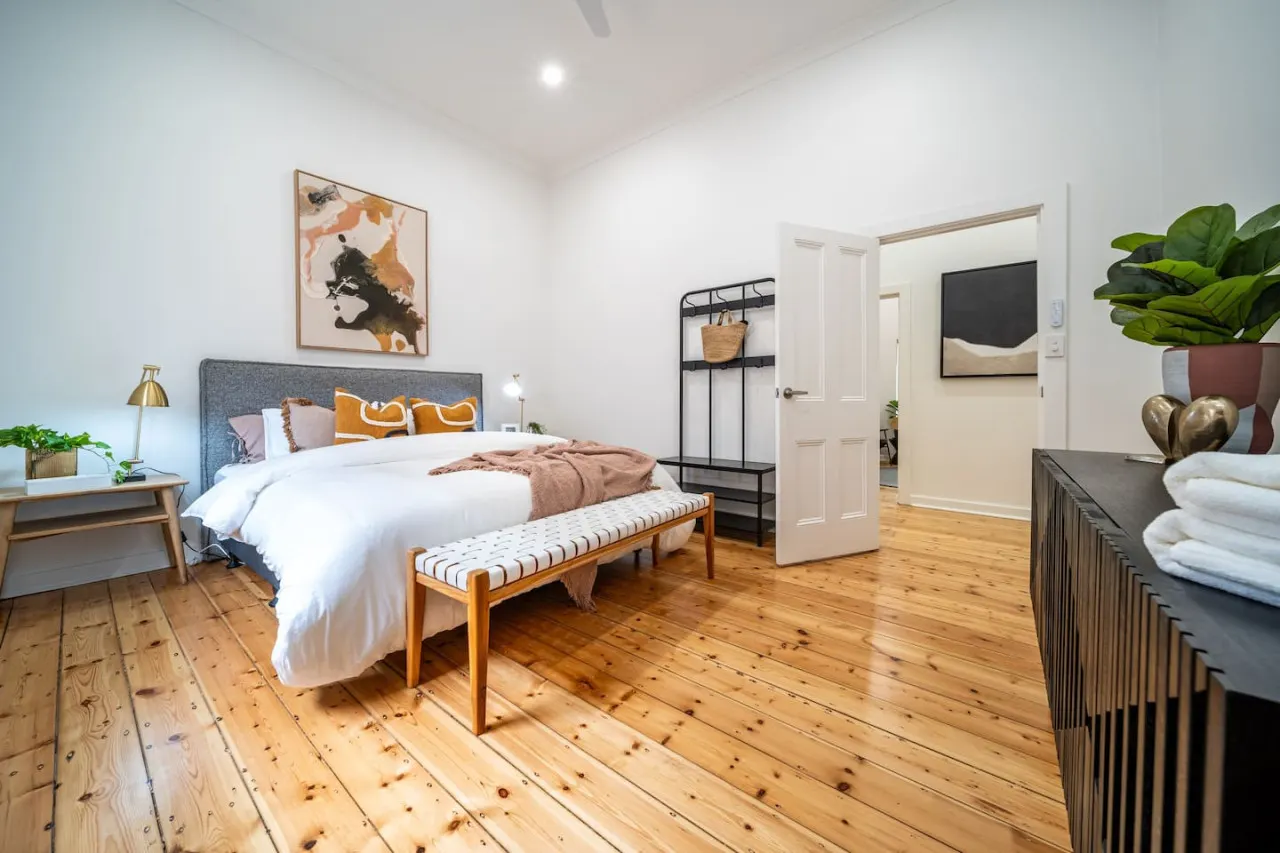 Ambrosia—Relaxed Character Stay near Norwood 6