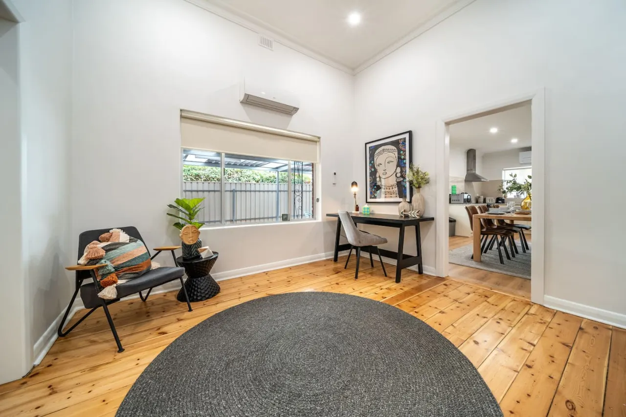 Ambrosia—Relaxed Character Stay near Norwood 7