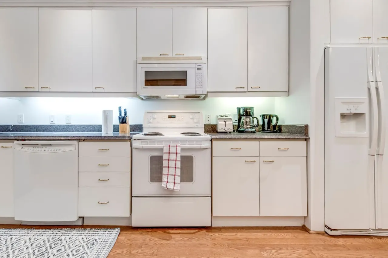 Spacious 1BR Suite King Bed Amazing Terrace 3