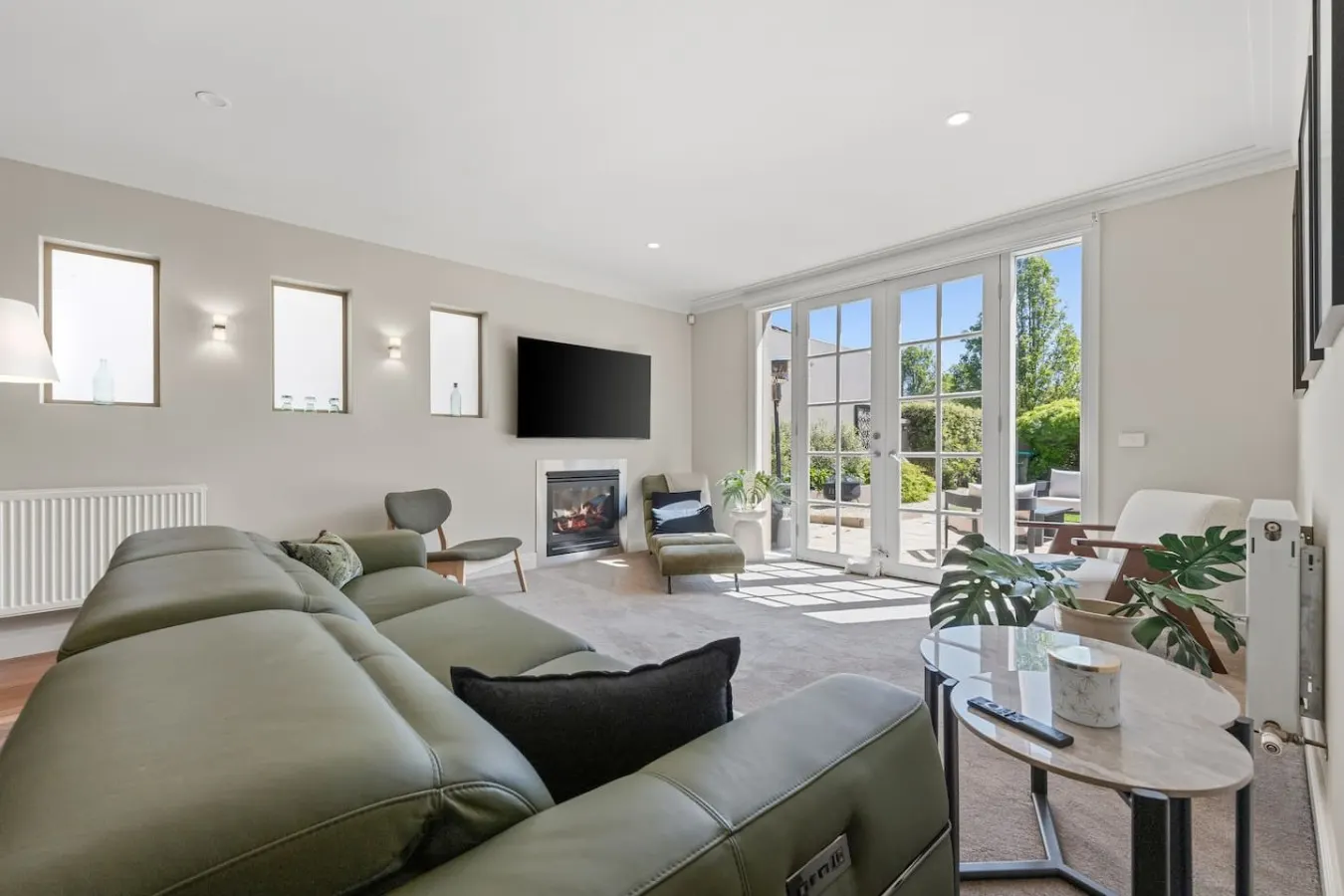 Stylish Ballarat Group Escape Sleeps 10 18