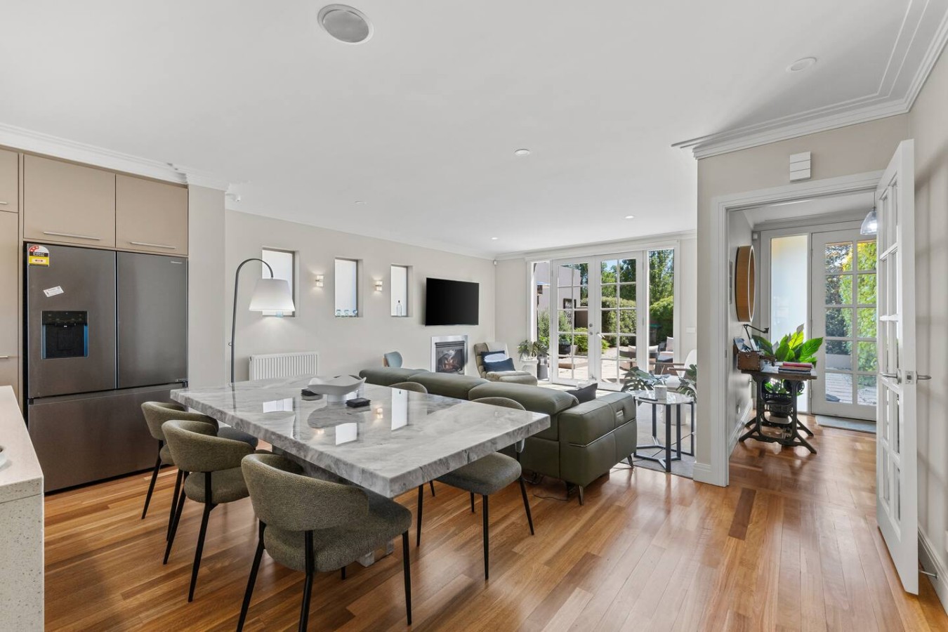 Stylish Ballarat Group Escape | Sleeps 10 — photo 3