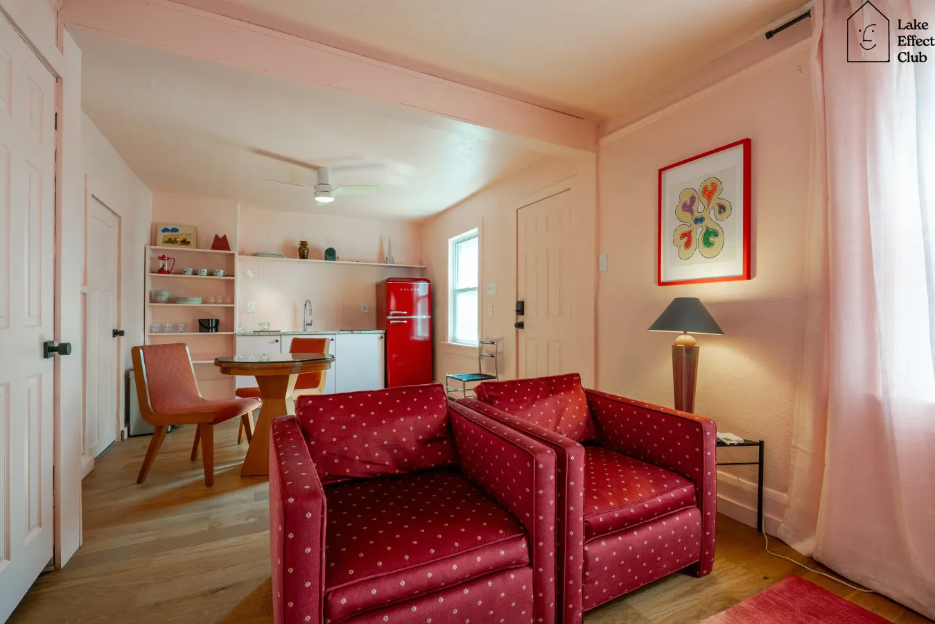 1BR on Milwaukee's Lower East Side Lake Effect Club: The Nohl 8