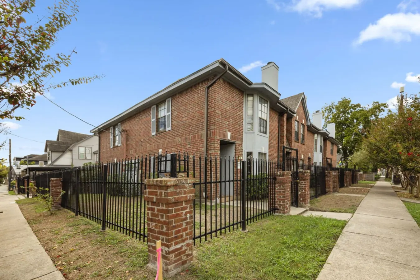 Two Connected Townhomes for 19 | Group Stays, Walk to Dining, Montrose