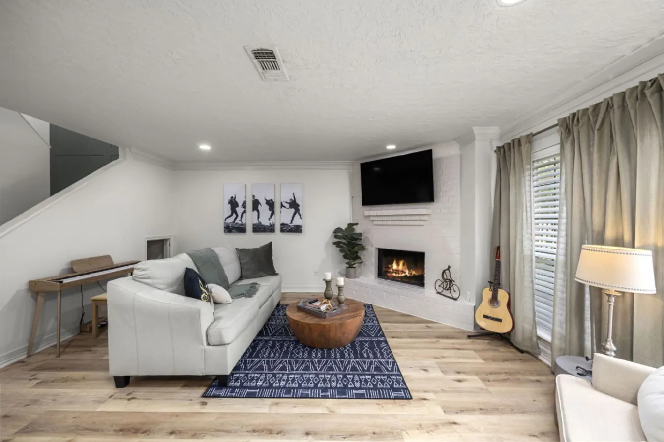 Two Connected Townhomes for 19 Group Stays, Walk to Dining, Montrose 9