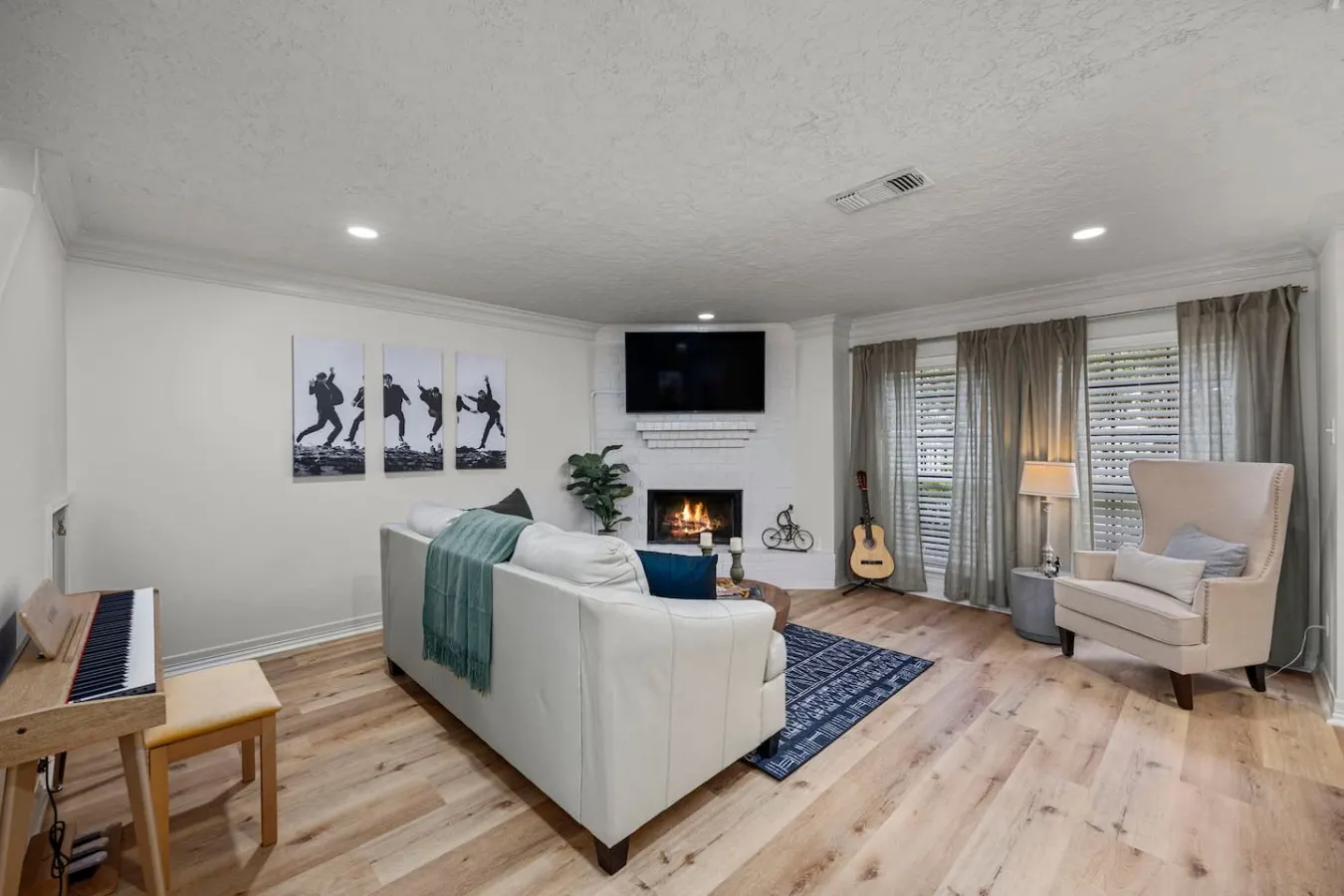 Two Connected Townhomes for 19 Group Stays, Walk to Dining, Montrose 10