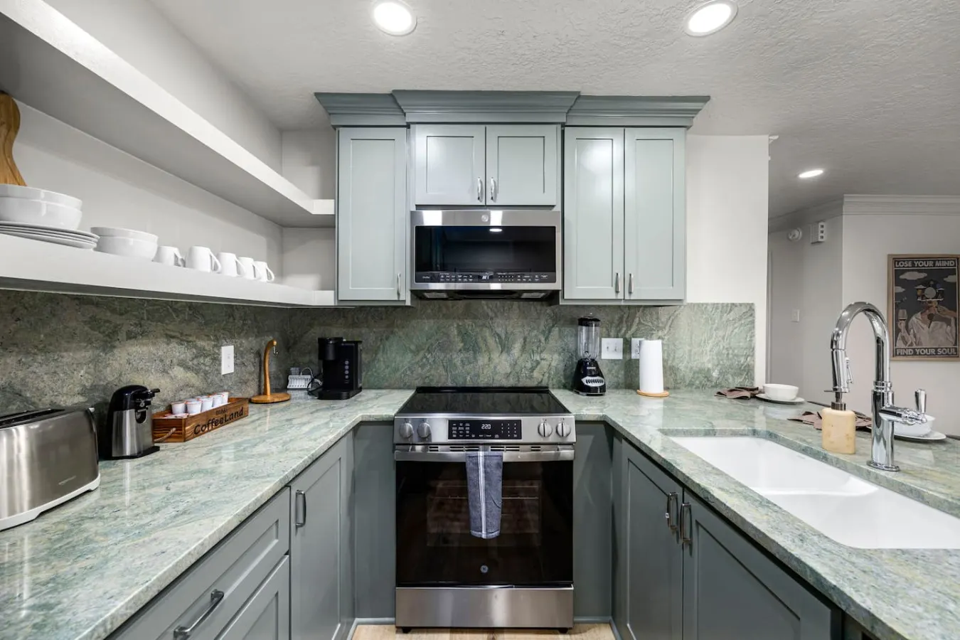 Two Connected Townhomes for 19 Group Stays, Walk to Dining, Montrose 20