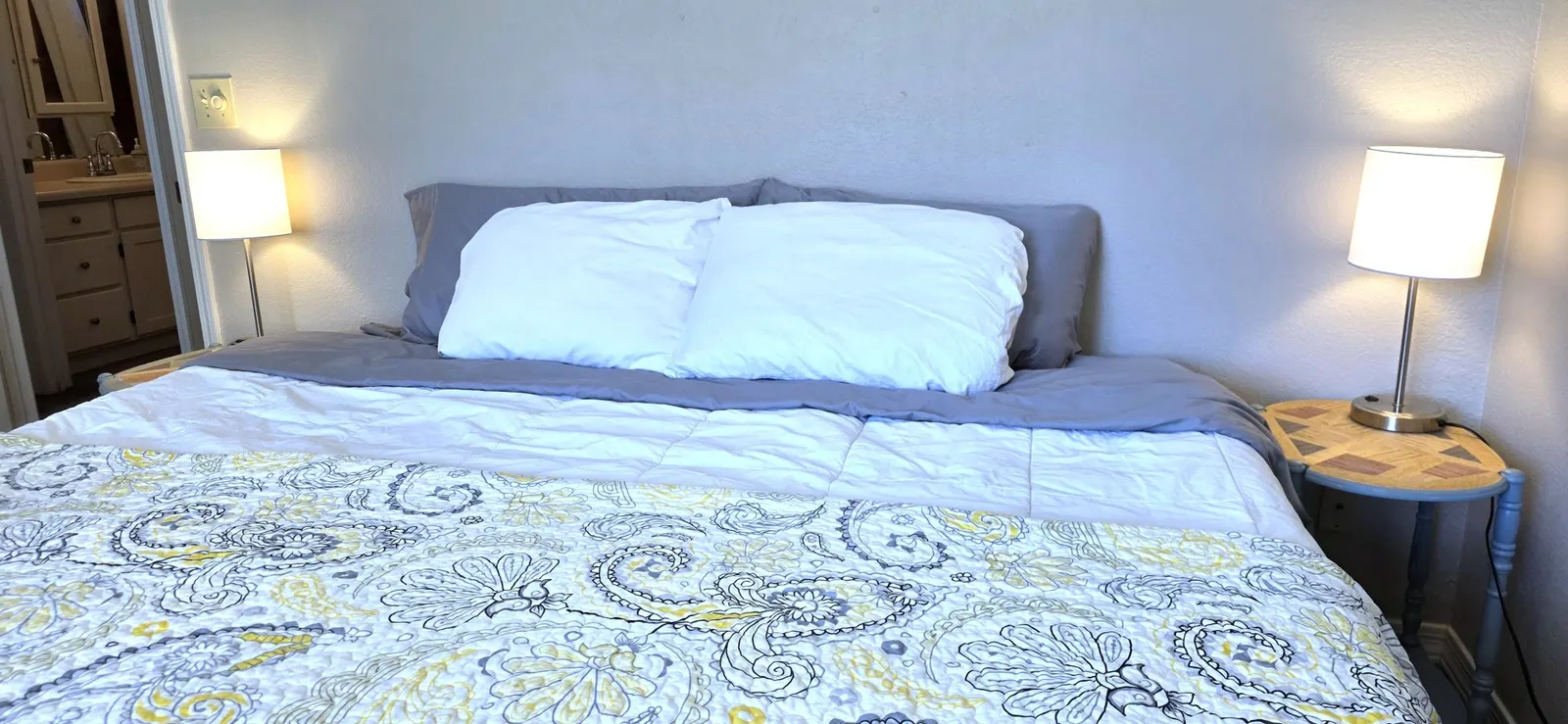 Grandy cozy King and Queen rooms 17