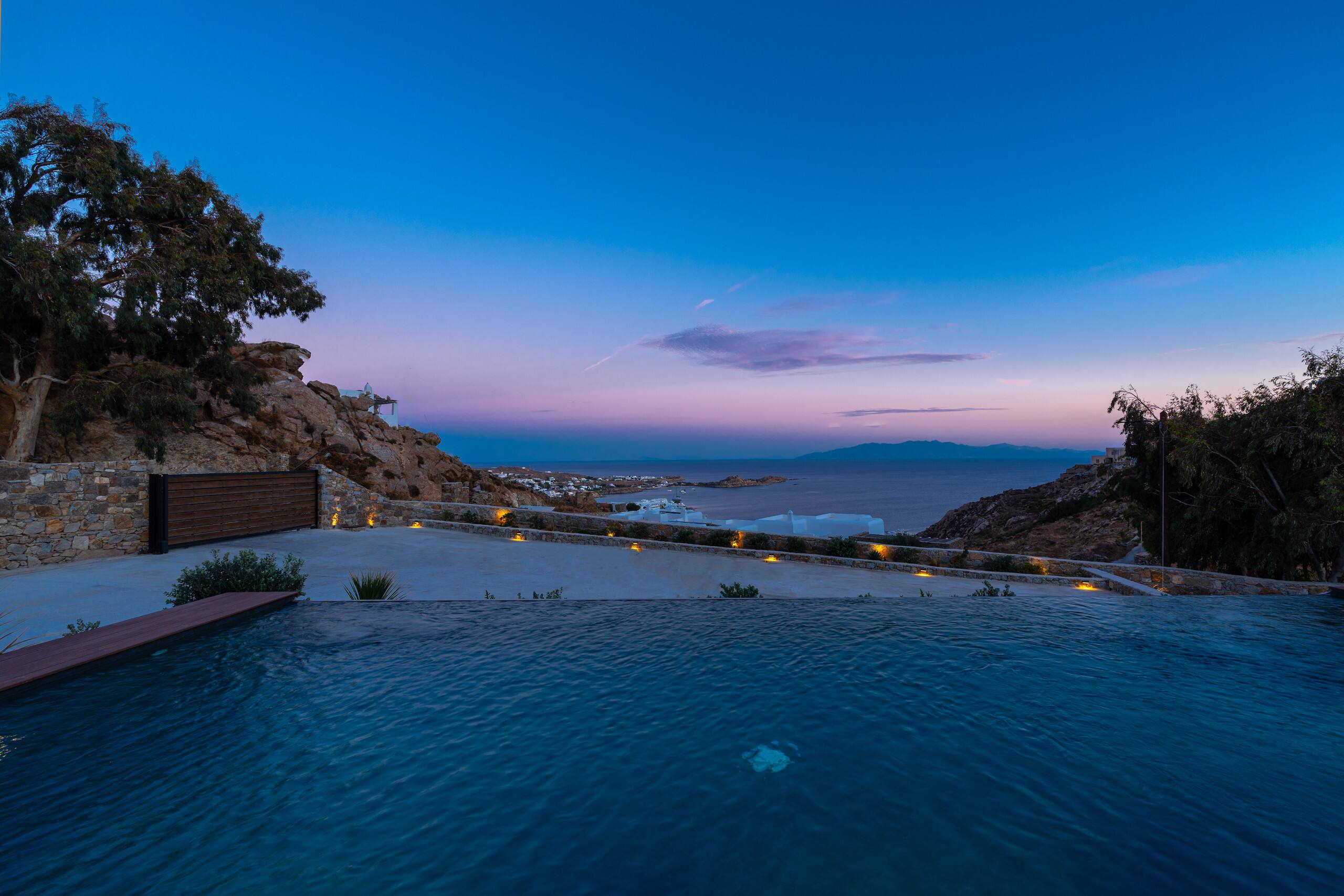 Elit Villa Psarou | Heated Pool & Jacuzzi 35