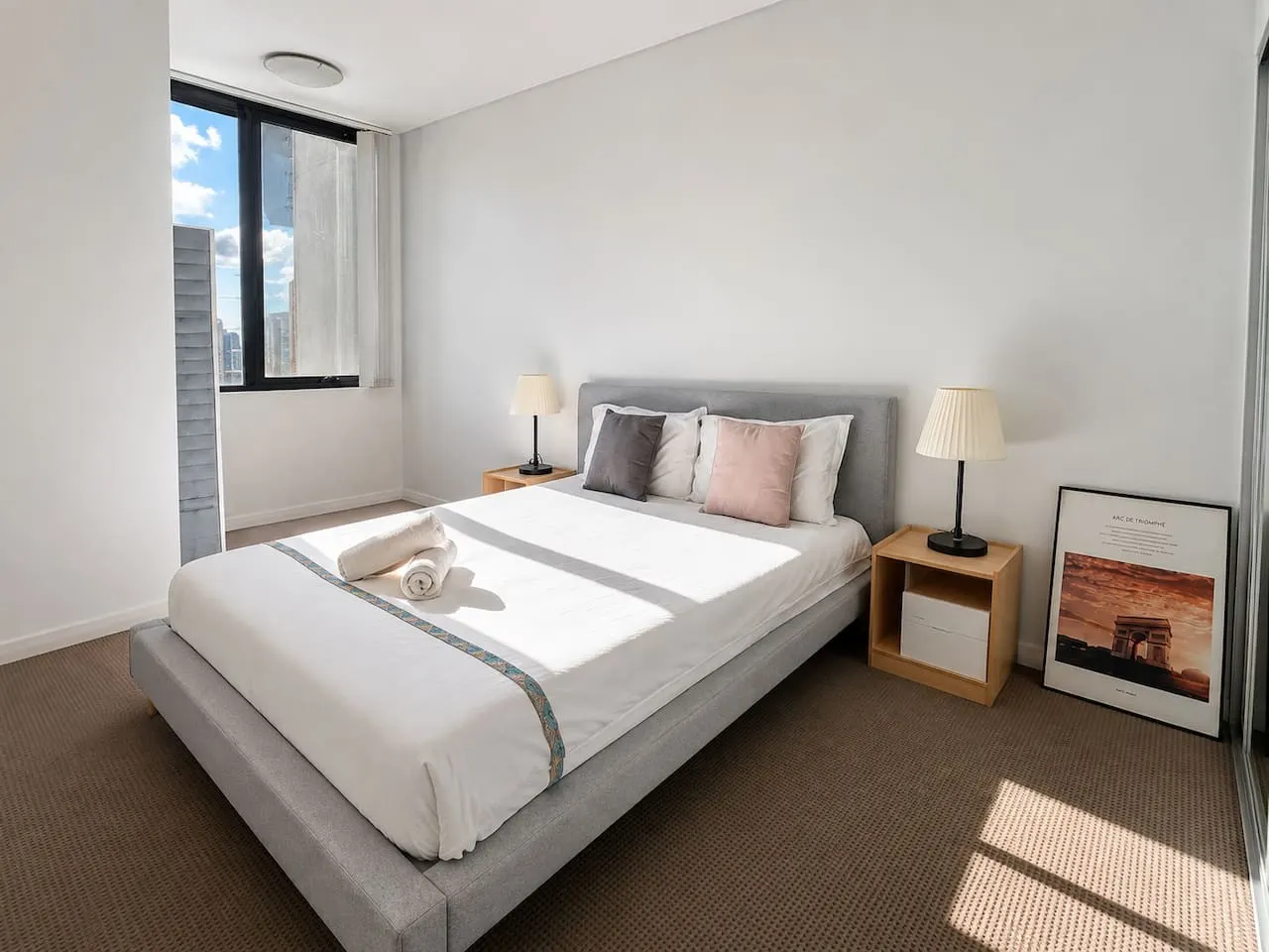 Contemporary 2BR Apartment in Rosebery — photo 3