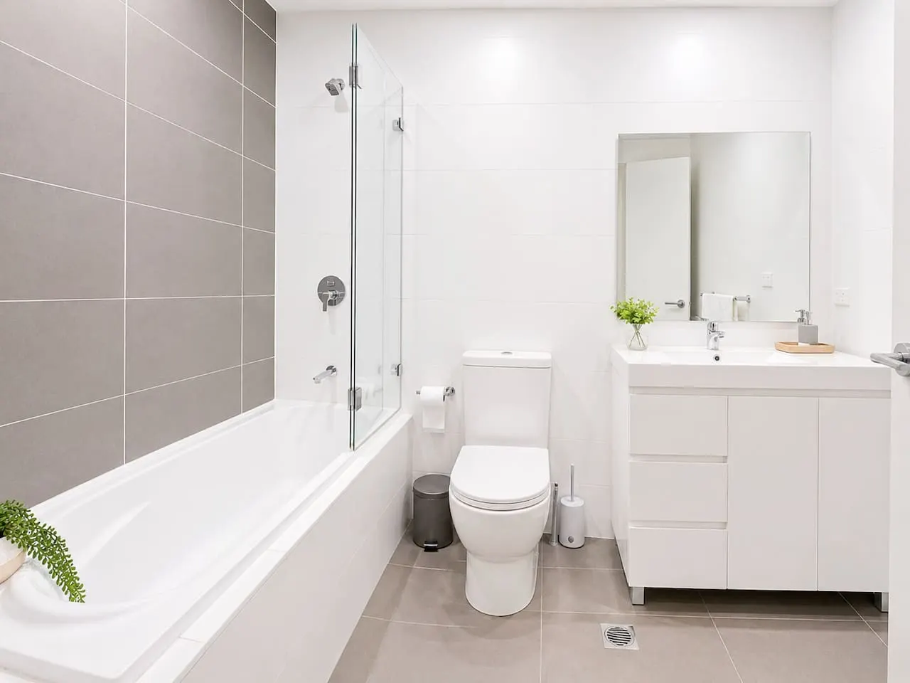 Contemporary 2BR Apartment in Rosebery — photo 5