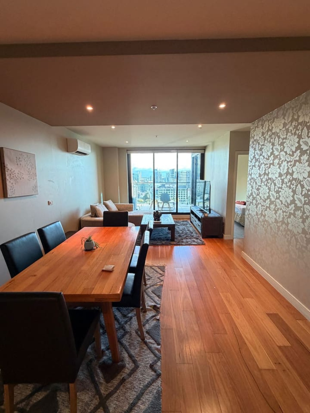 City central park 3 bedroom(8 guests) 2 carpark 2