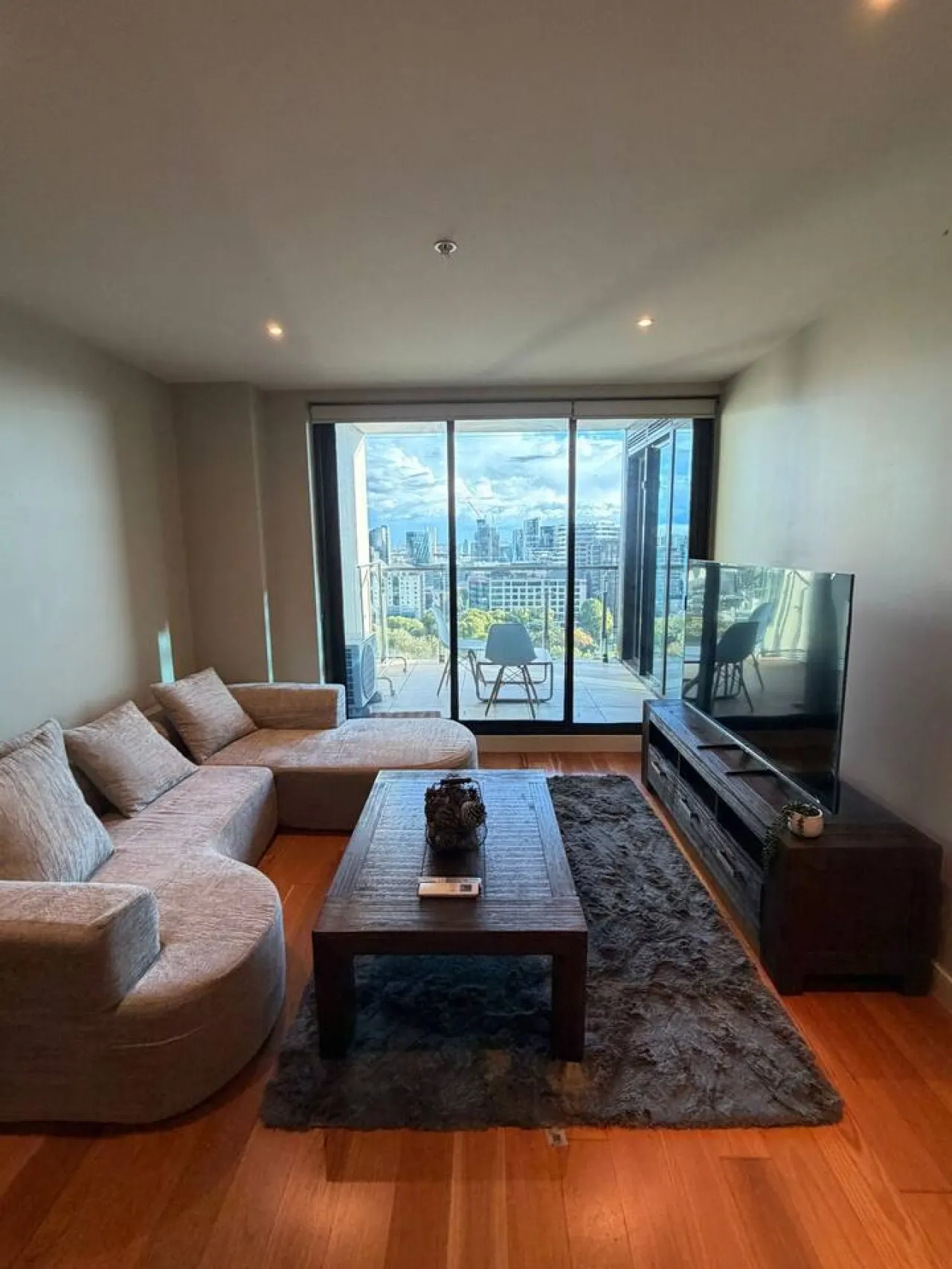 City central park 3 bedroom(8 guests) 2 carpark 11