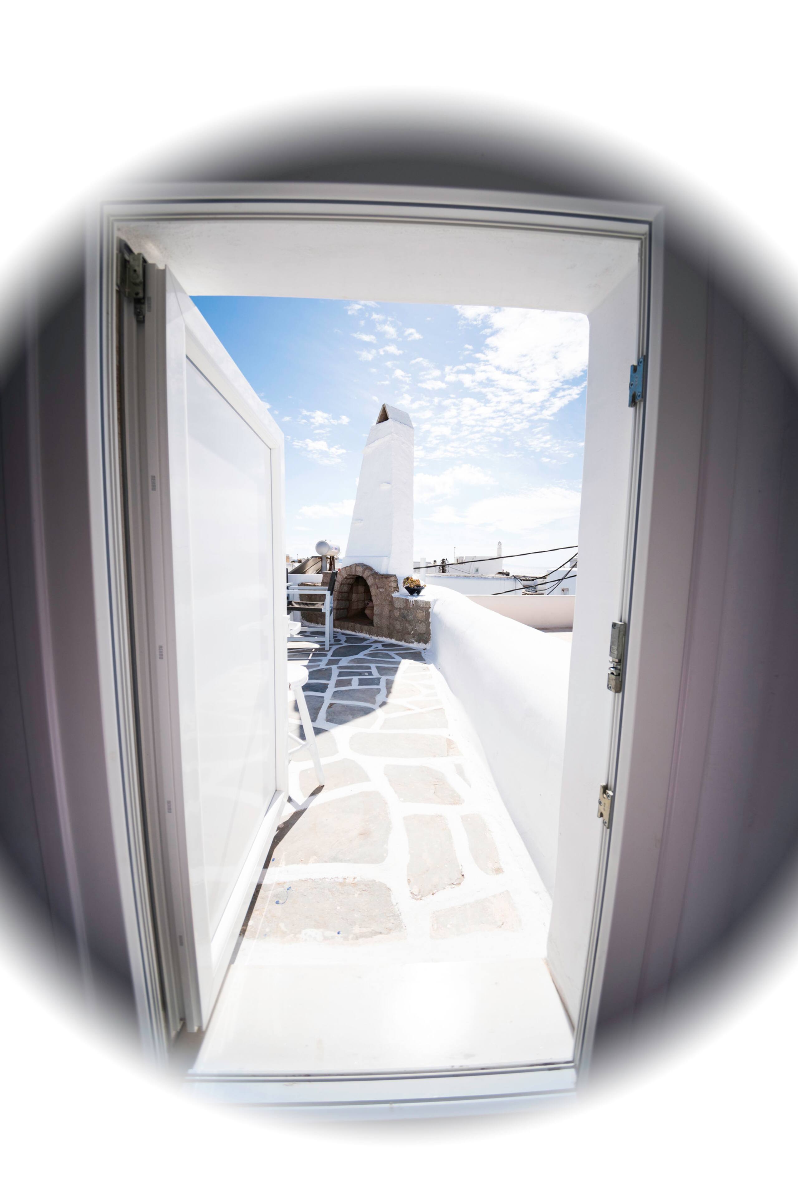 A secret in the h<3art of Mykonos 13
