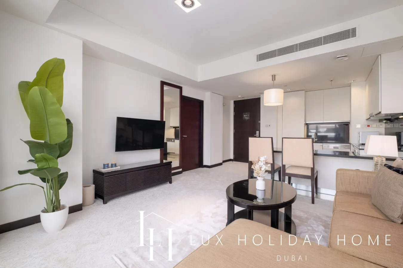 LUX The JW Marina Suite 4 10