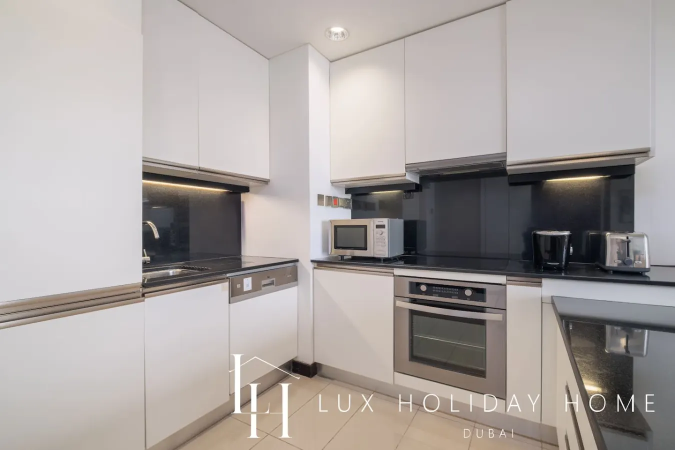 LUX The JW Marina Suite 4 11
