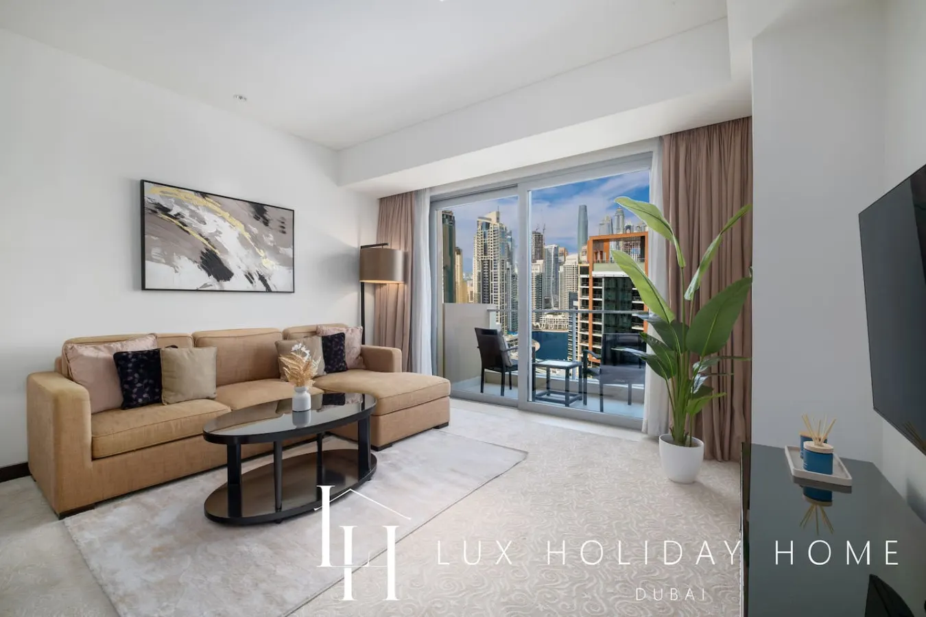 LUX | The JW Marina Suite 4 — photo 3