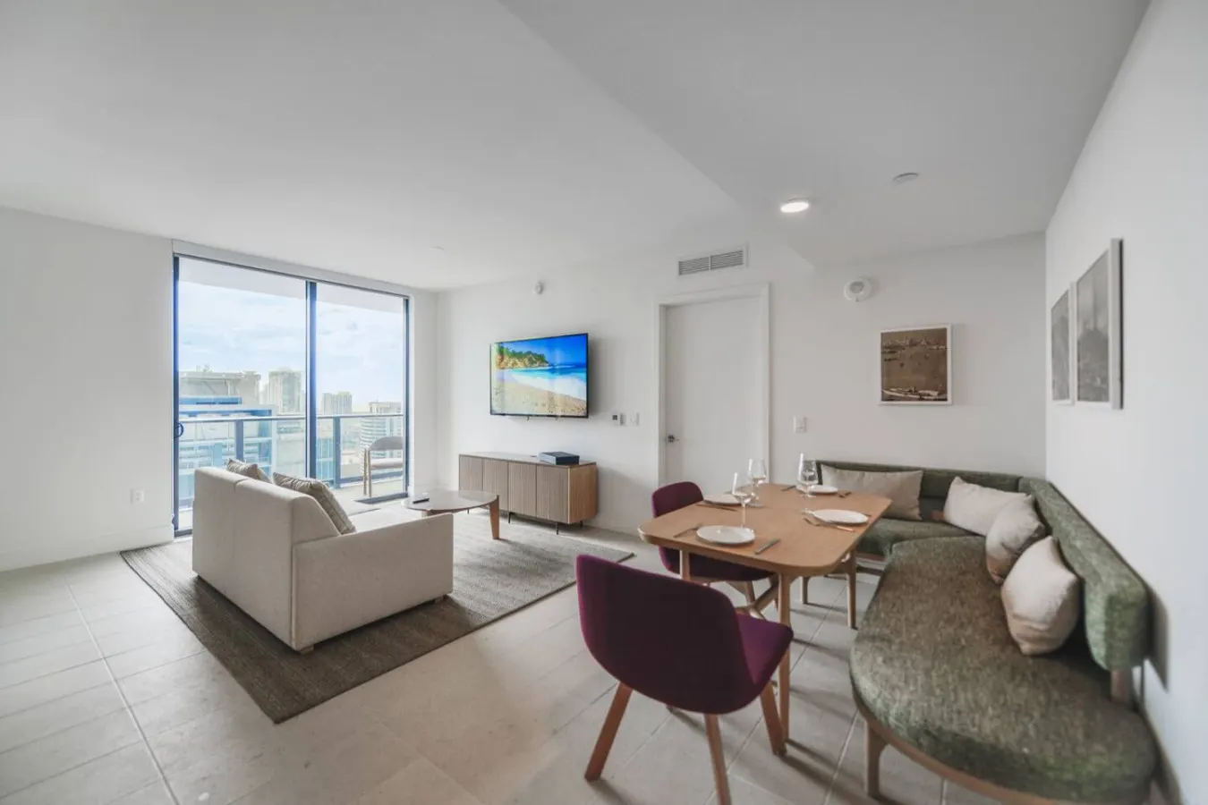Chic 2/2 Condo with City views