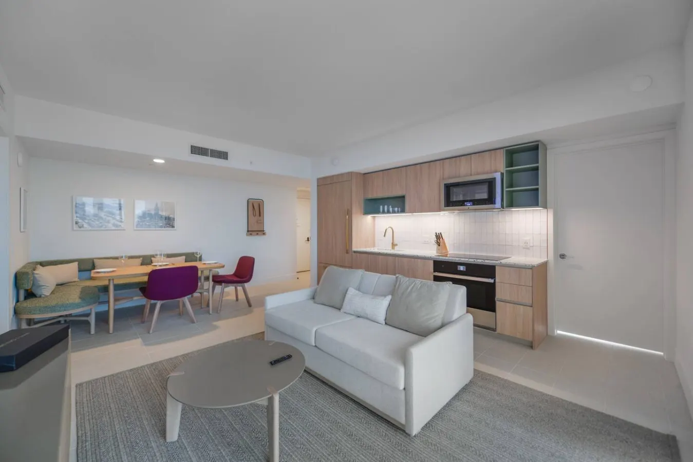 Chic 2/2 Condo with City views 2