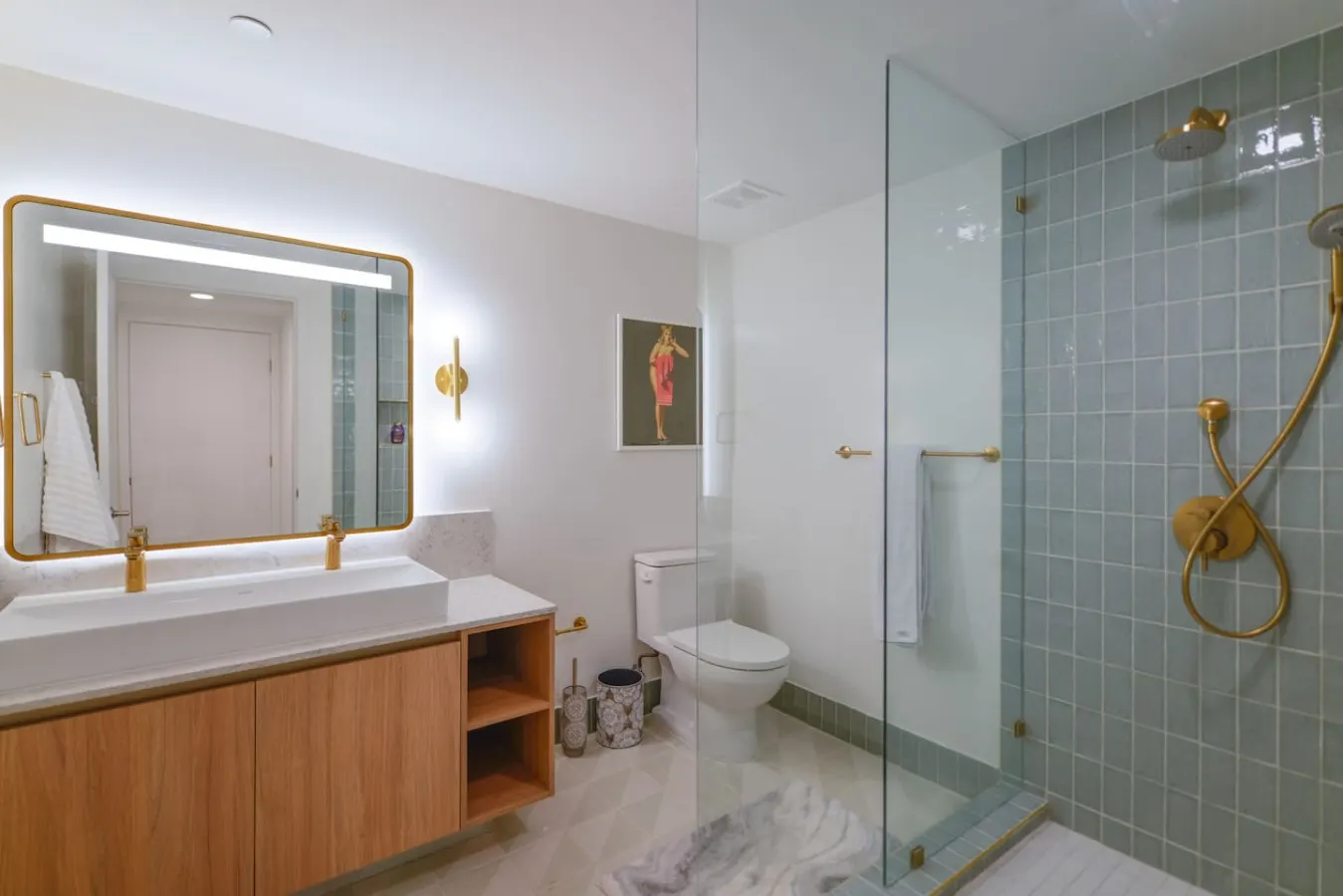 Chic 2/2 Condo with City views 12