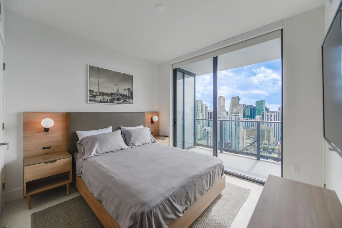 Chic 2/2 Condo with City views 14