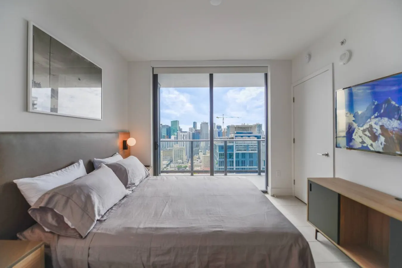Chic 2/2 Condo with City views 15