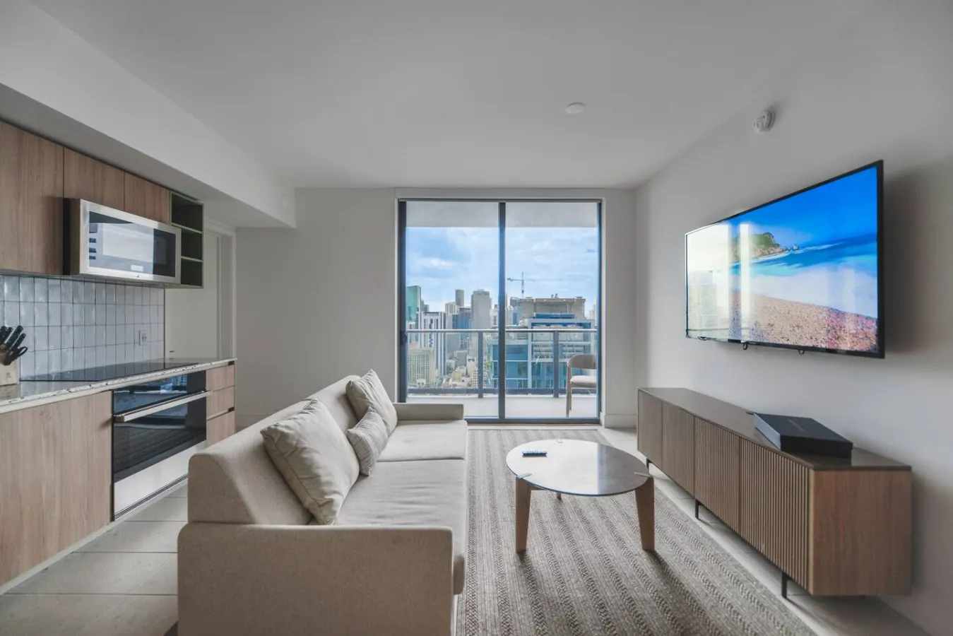 Chic 2/2 Condo with City views 5