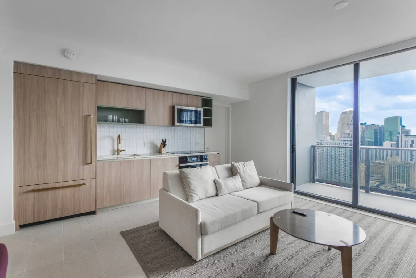 Chic 2/2 Condo with City views 7
