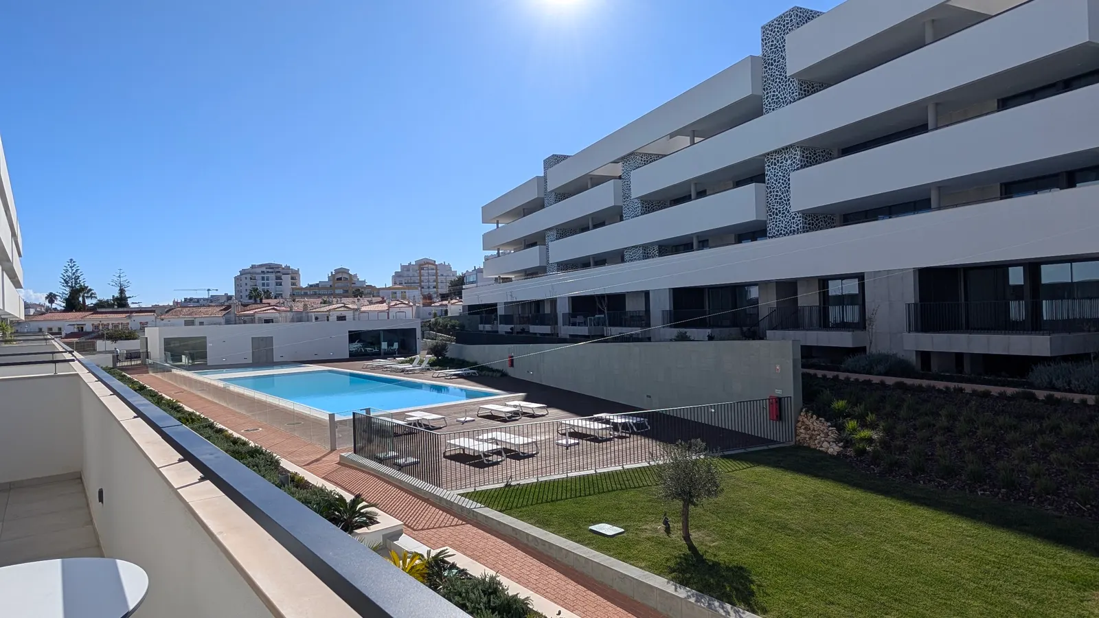 Terrace|Walk-Town/Beach|Pool/Gym/Sauna/Spa|Views