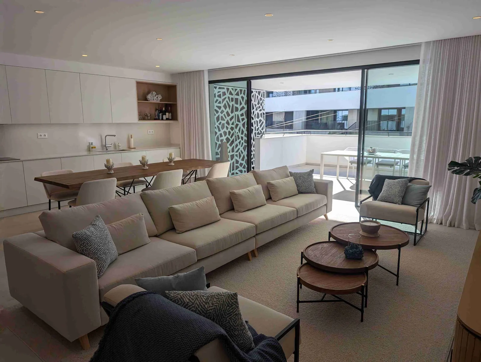 Terrace|Walk-Town/Beach|Pool/Gym/Sauna/Spa|Views — photo 3