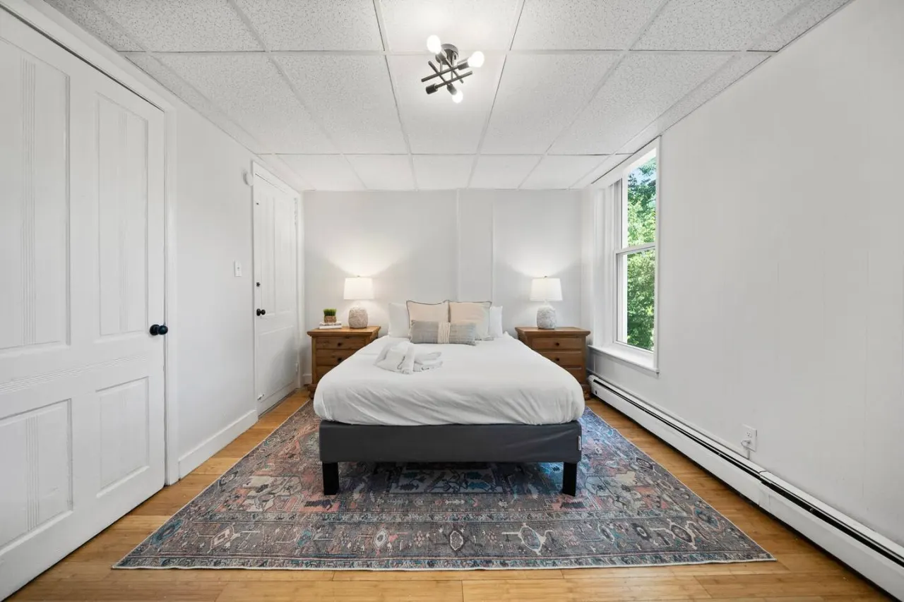 Comfy 1BR with Parking Near UC, Zoo, Downtown 15