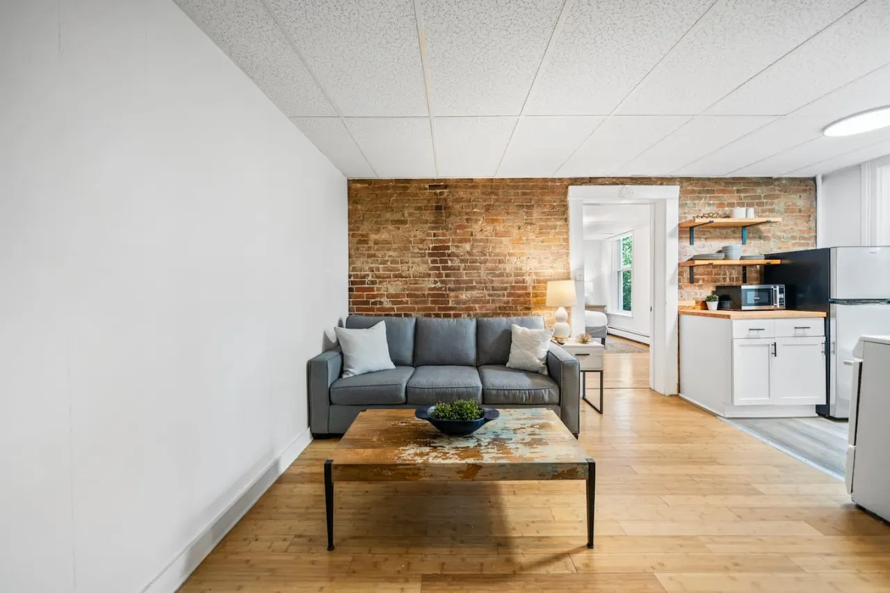 Comfy 1BR with Parking Near UC, Zoo, Downtown 7