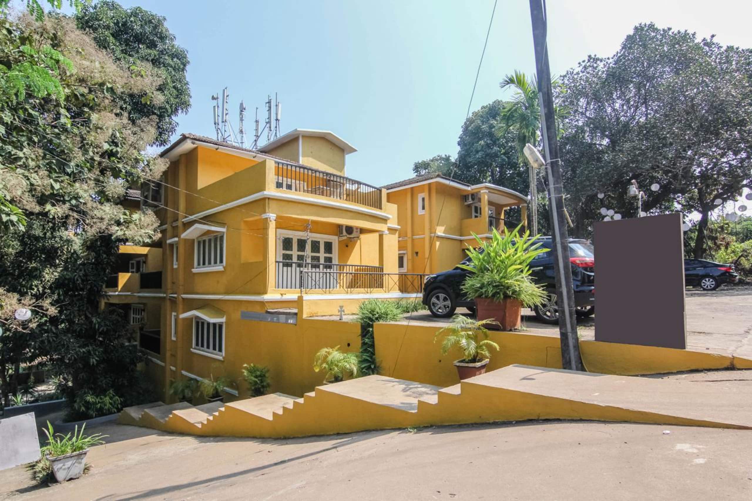 1BHK Luxury Apartment with Pool 21