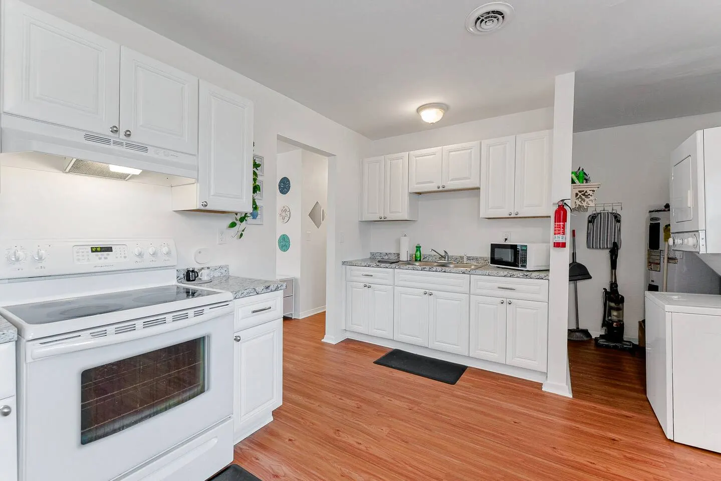 Cozy Pet-Friendly 3BR Near Norfolk Beaches 14