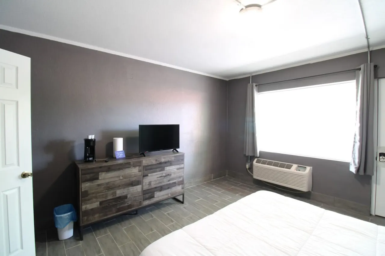 The Ozark at 1611 Residences 6