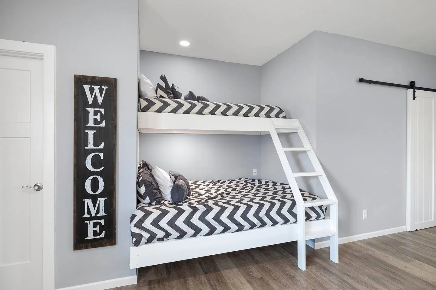 2 Units w/private entry - Bright, New and Modern! 9