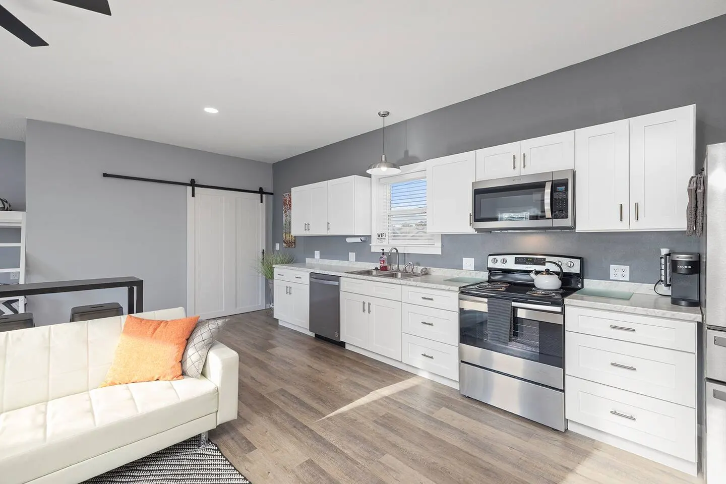 2 Units w/private entry - Bright, New and Modern! 13
