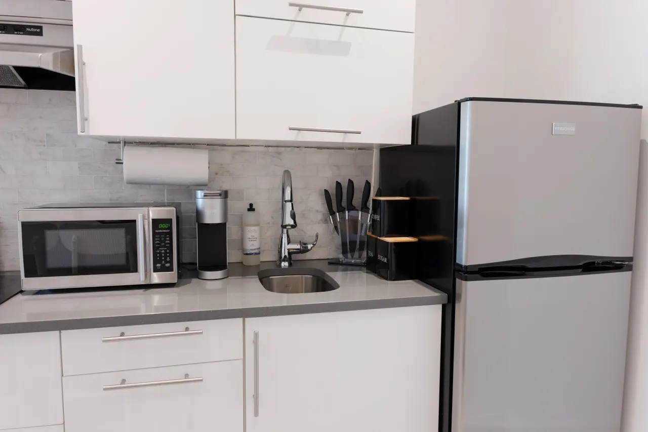 #4 - Studio/Plateau/St-Denis/SelfCheck-In/AC/TV 12