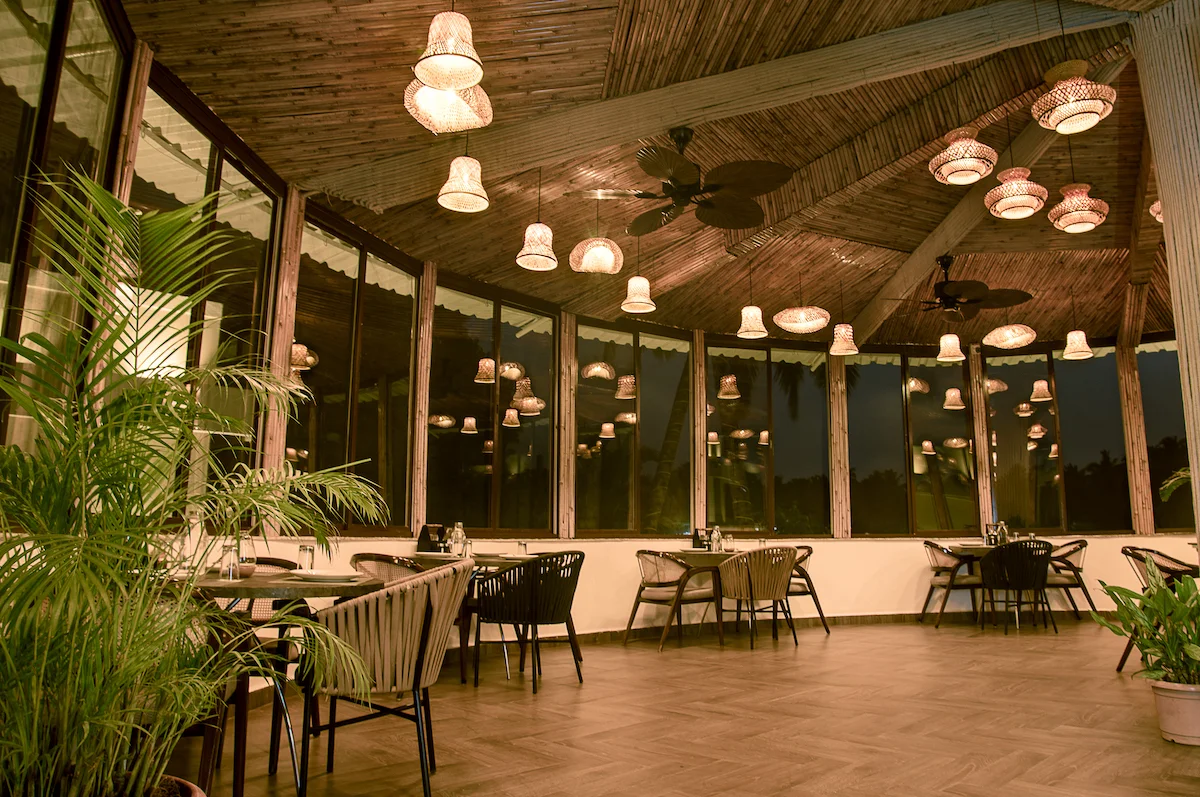 TreeHouse Stamp Room with Terrace +BF +WIFI +Pool 16