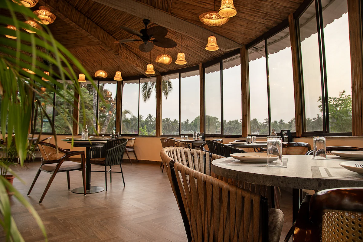 TreeHouse Stamp Room with Terrace +BF +WIFI +Pool 17