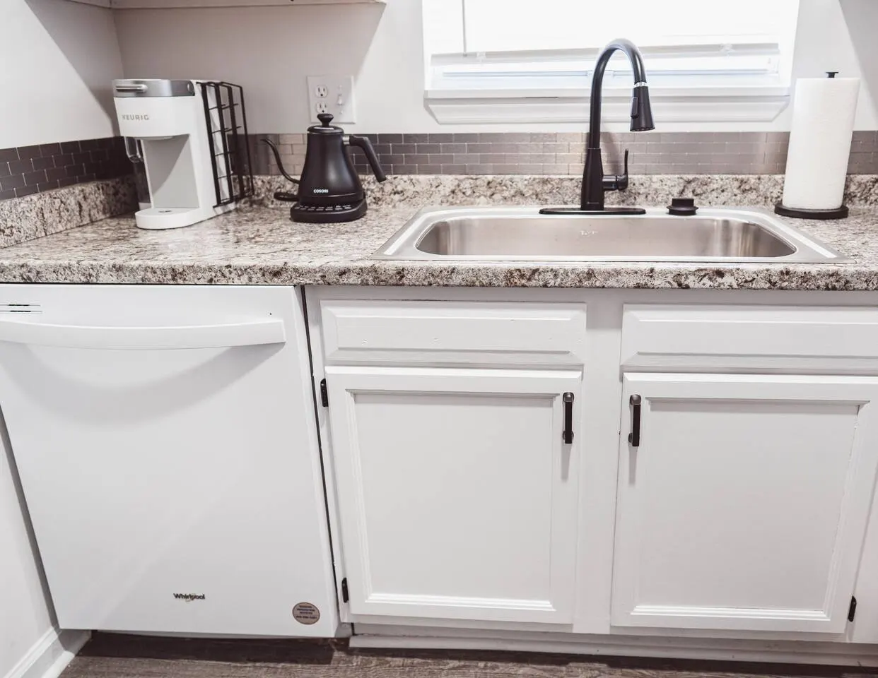 Quiet 2BD rental with mountain views close to JCMC 9