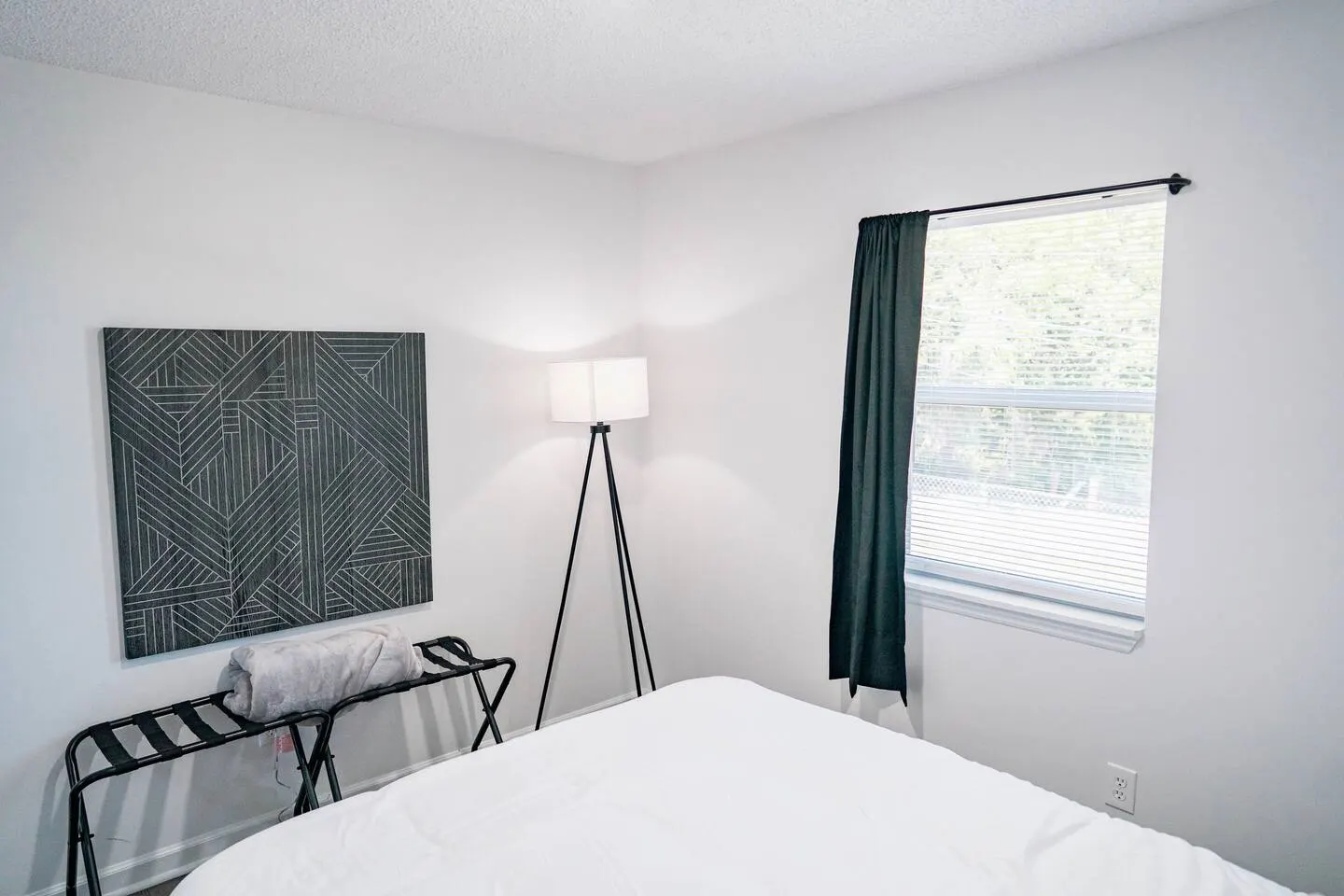 Quiet 2BD rental with mountain views close to JCMC 20