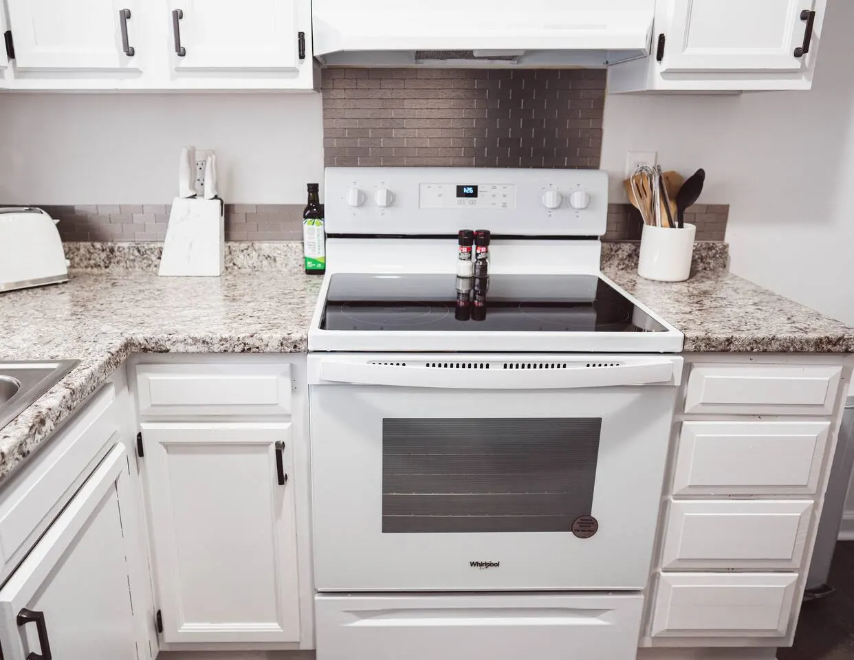 Quiet 2BD rental with mountain views close to JCMC 8