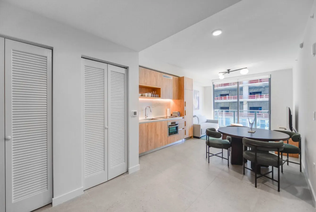 Crosby Miami Downtown - up to 4 guests + Pool/more 4