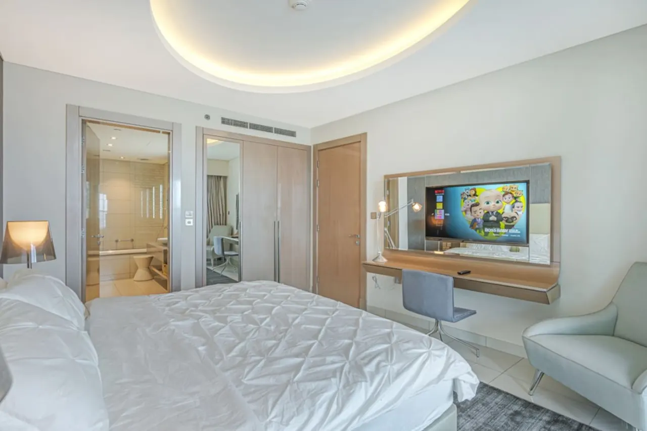 1BR Luxury Stay - Infinity Pool - Damac Paramount A - Business Bay — photo 3