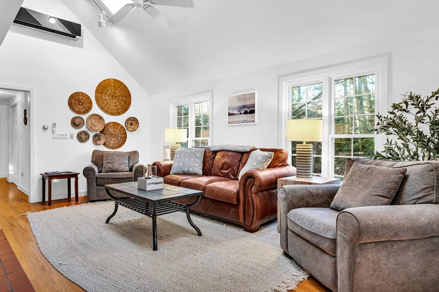 Mins to Dock Square | KingBed | BeachGear | DogsOK — photo 4