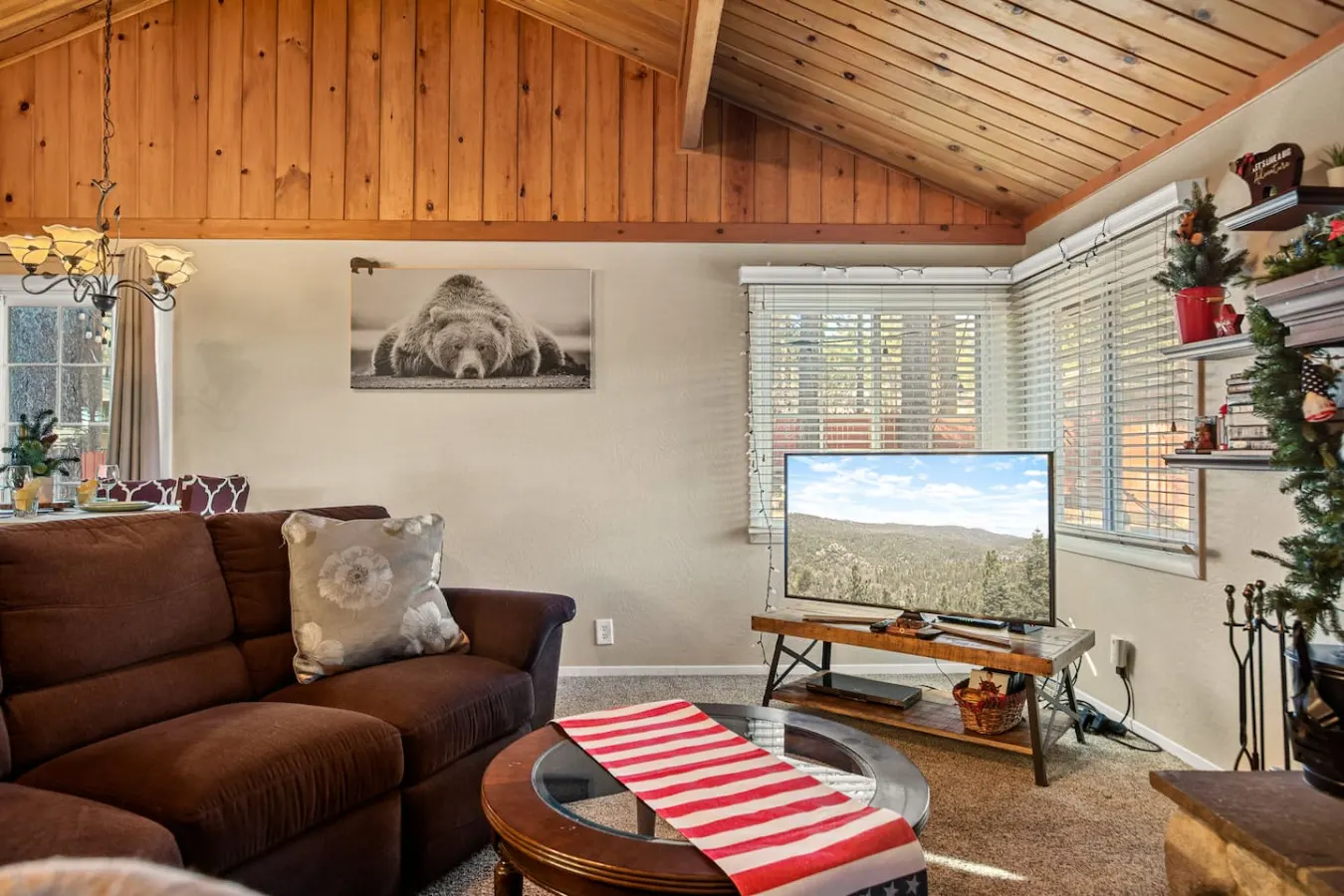 2BR Beartime Story Cabin w BBQ 17