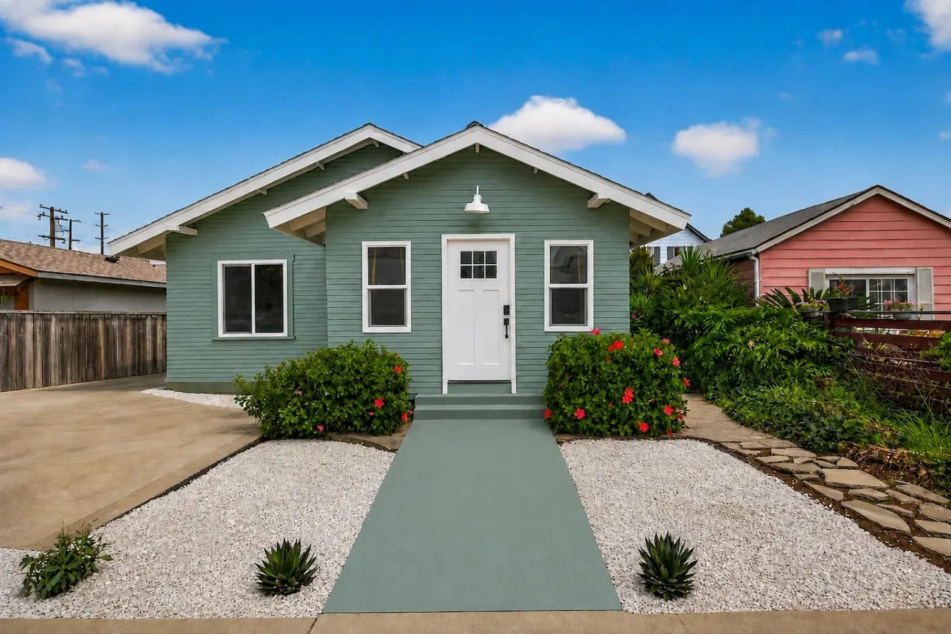 Brand New 2BR Sleeps 6 | 2 Parking | Near Petco — photo 2
