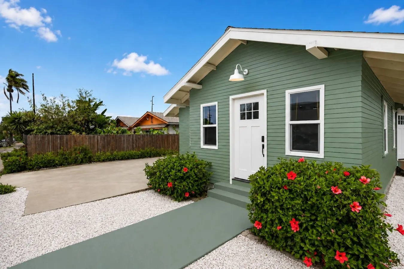 Brand New 2BR Sleeps 6 | 2 Parking | Near Petco — photo 5
