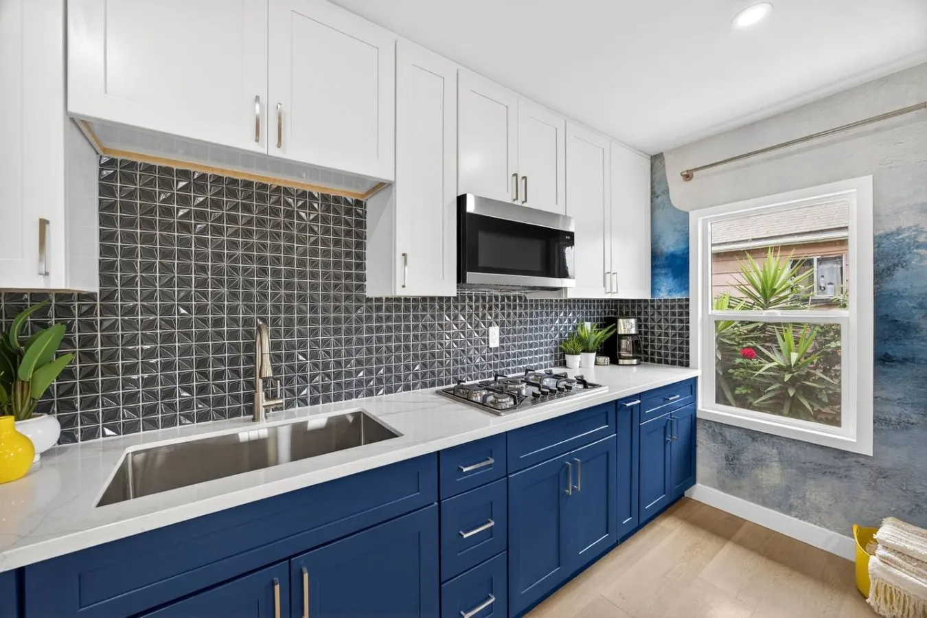 Brand New 2BR Sleeps 6 2 Parking Near Petco 7