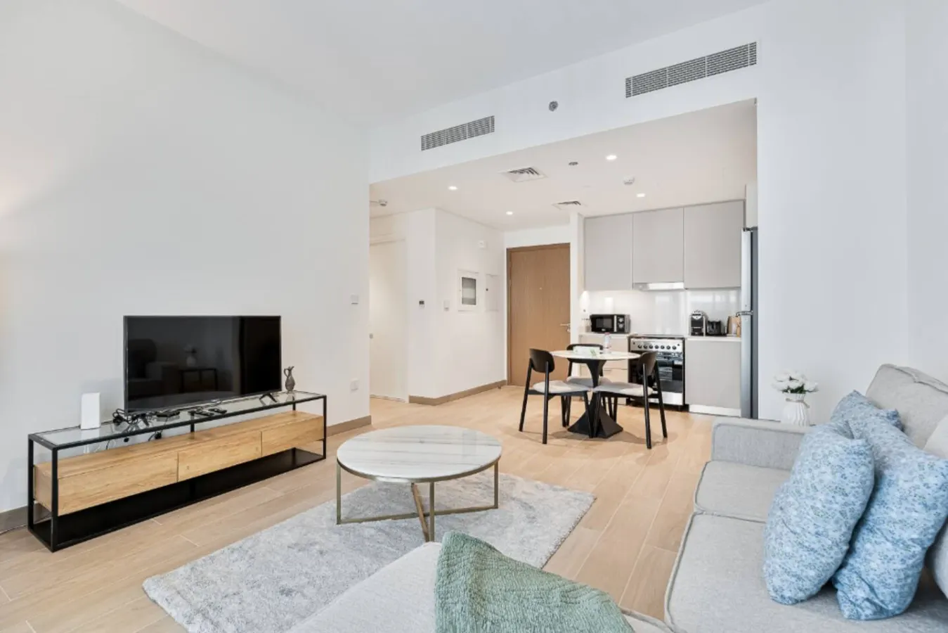 Modern Creekside 1BR | Prime Dubai Location — photo 2